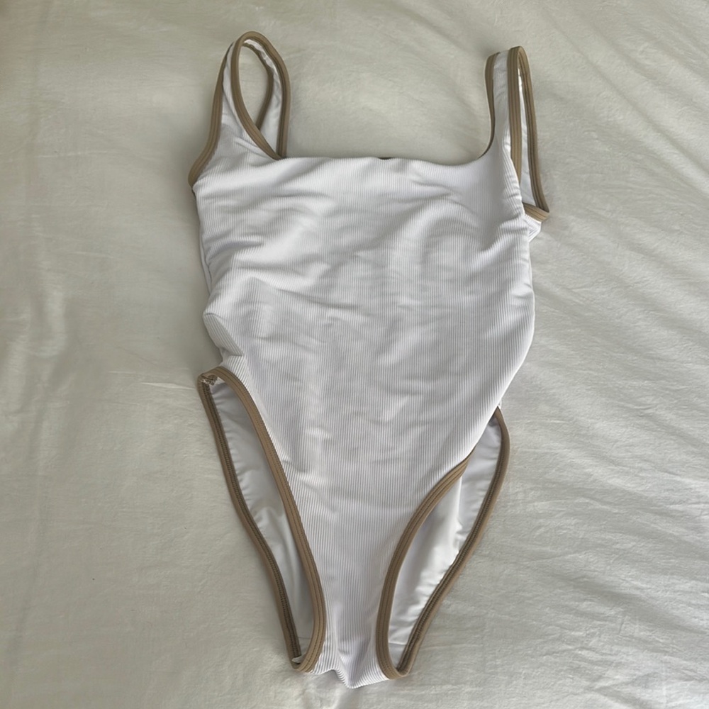 LainSnow White One-Piece Swimsuit with Beige Trim